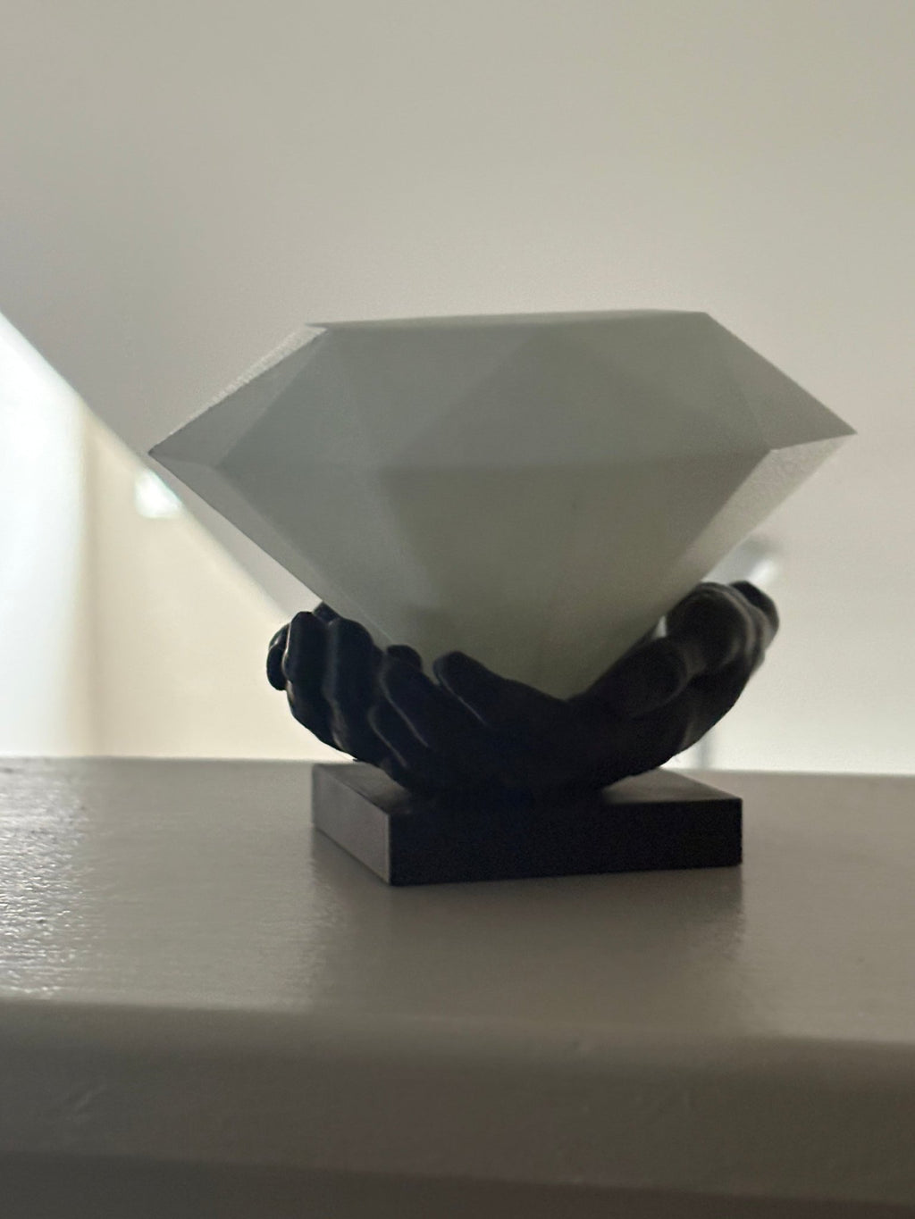 Diamond Hands Artwork Statue - Unique Hydroponics