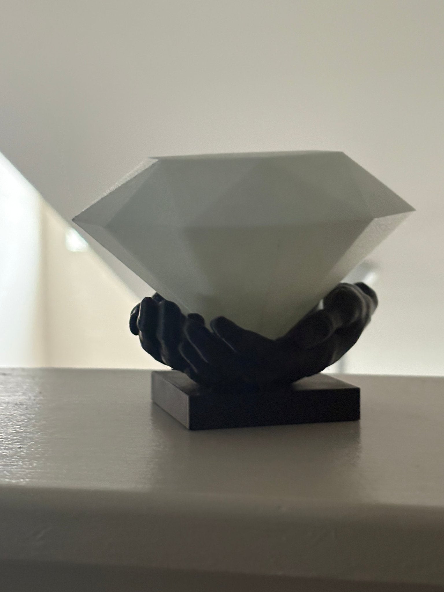 Diamond Hands Artwork Statue - Unique Hydroponics
