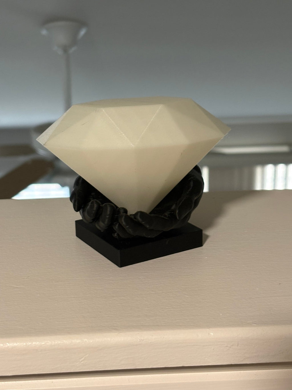 Diamond Hands Artwork Statue - Unique Hydroponics
